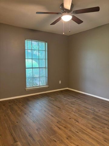 22 E Townhouse Lane 31, Grand Prairie, TX 75052