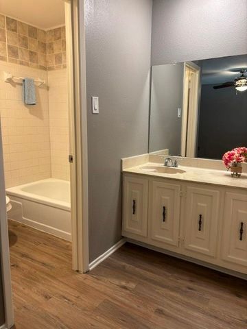 22 E Townhouse Lane 31, Grand Prairie, TX 75052