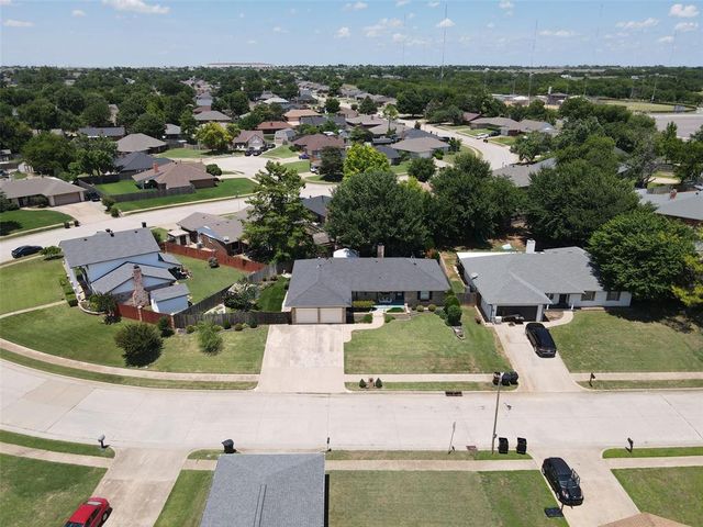 1539 Winding Creek Road, Moore, OK 73160