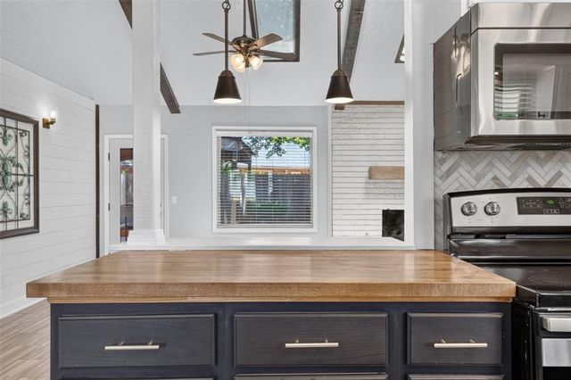 1539 Winding Creek Road, Moore, OK 73160