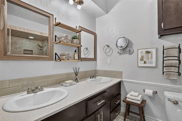 1539 Winding Creek Road, Moore, OK 73160