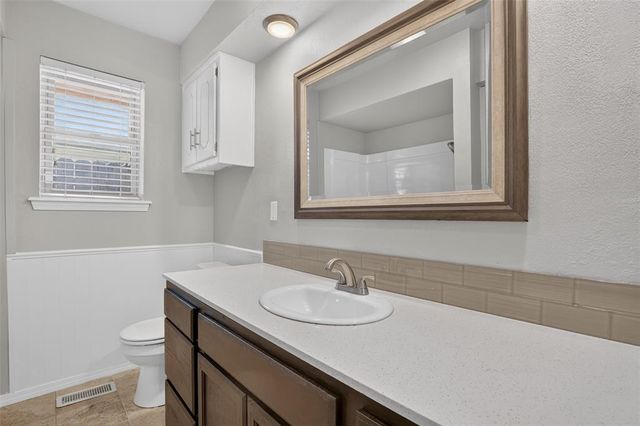 1539 Winding Creek Road, Moore, OK 73160