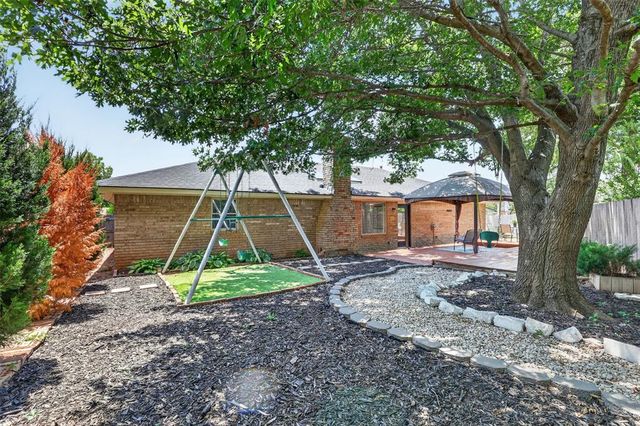 1539 Winding Creek Road, Moore, OK 73160