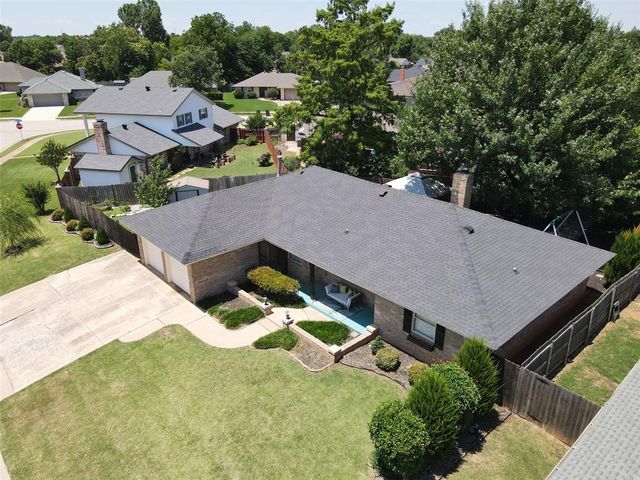 1539 Winding Creek Road, Moore, OK 73160