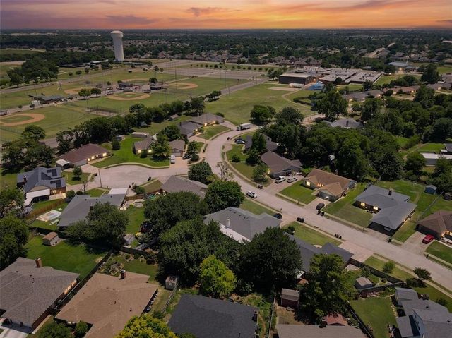1539 Winding Creek Road, Moore, OK 73160