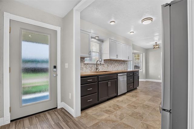 1539 Winding Creek Road, Moore, OK 73160