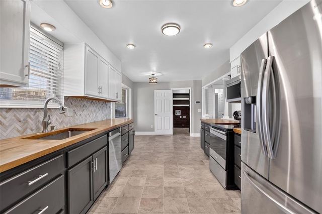 1539 Winding Creek Road, Moore, OK 73160