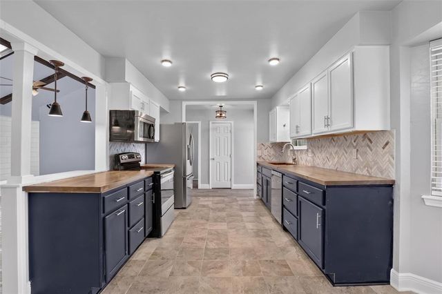 1539 Winding Creek Road, Moore, OK 73160