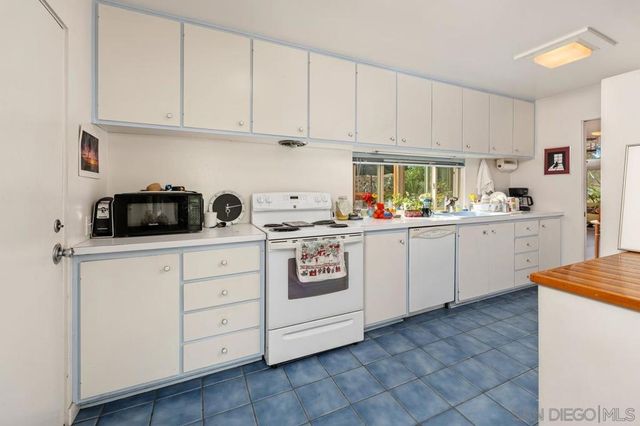 4875 Academy St, San Diego, CA 92109