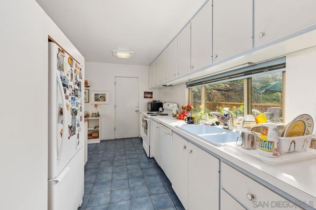 4875 Academy St, San Diego, CA 92109