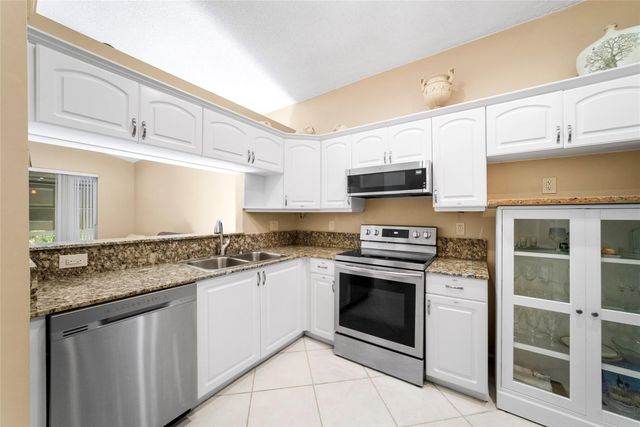 5021 S La Sedona Circle, Delray Beach, FL 33484