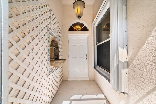 5021 S La Sedona Circle, Delray Beach, FL 33484