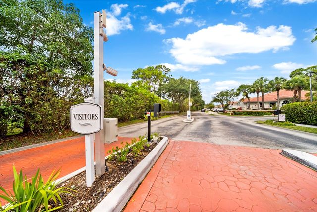 5021 S La Sedona Circle, Delray Beach, FL 33484