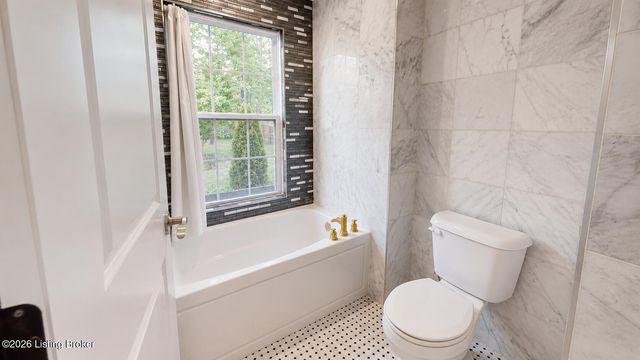 2726 Bagby Way, Louisville, KY 40216