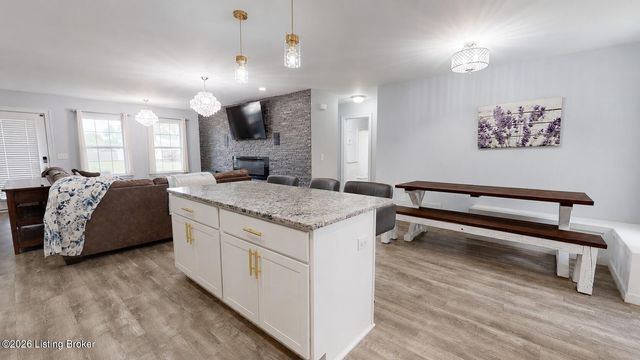 2726 Bagby Way, Louisville, KY 40216