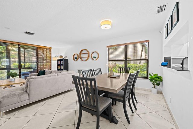 3952 COCOPLUM Circle 3646, Coconut Creek, FL 33063