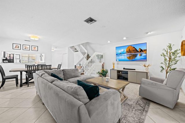 3952 COCOPLUM Circle 3646, Coconut Creek, FL 33063