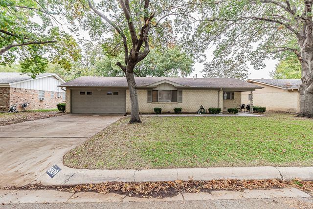 5609 Bonnie Wayne Street, Haltom City, TX 76117