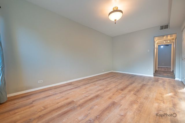 4240 N Clarendon Avenue 200S, Chicago, IL 60613