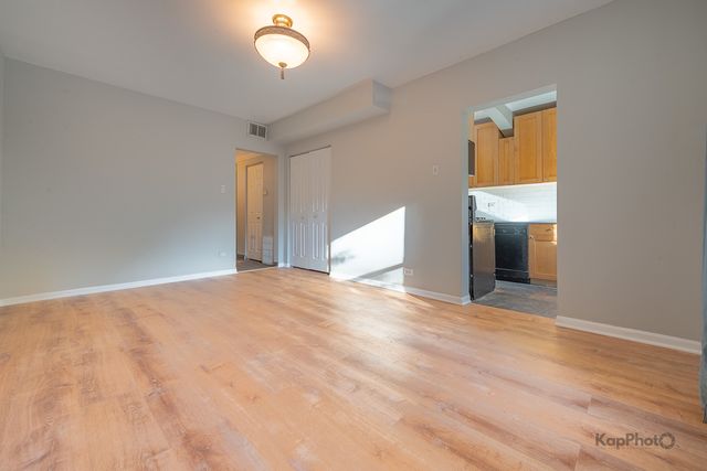 4240 N Clarendon Avenue 200S, Chicago, IL 60613