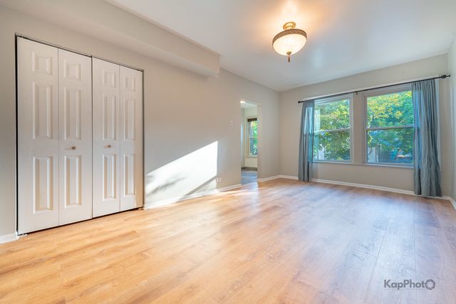 4240 N Clarendon Avenue 200S, Chicago, IL 60613