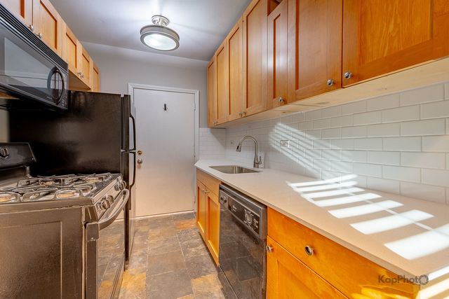 4240 N Clarendon Avenue 200S, Chicago, IL 60613