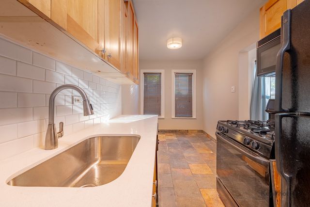 4240 N Clarendon Avenue 200S, Chicago, IL 60613