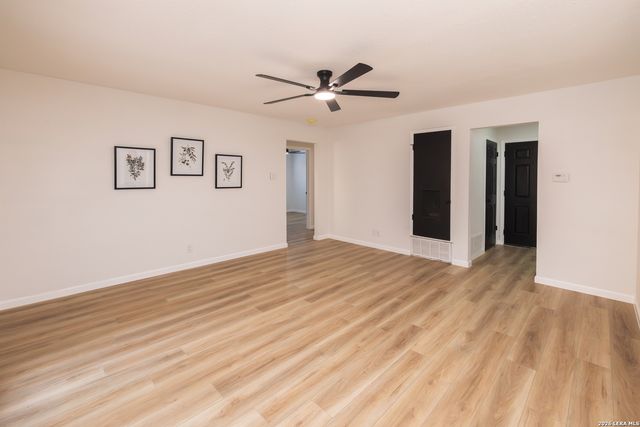 331 SHIN OAK DR, Live Oak, TX 78233
