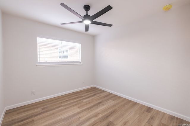 331 SHIN OAK DR, Live Oak, TX 78233