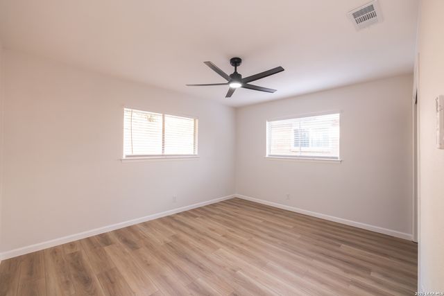 331 SHIN OAK DR, Live Oak, TX 78233