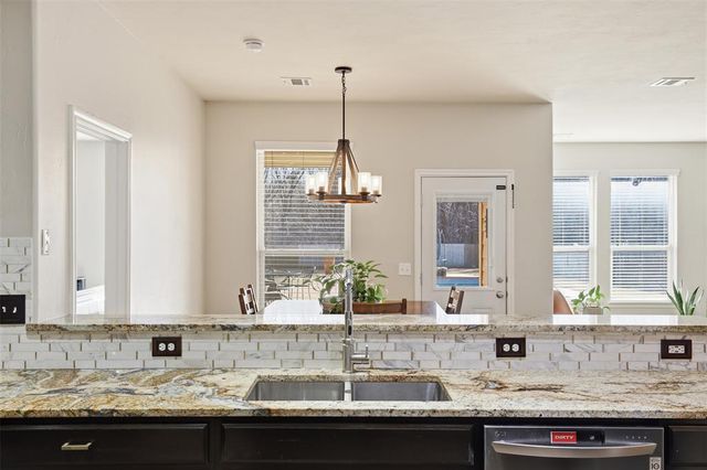 11008 SW 40th Street, Mustang, OK 73064