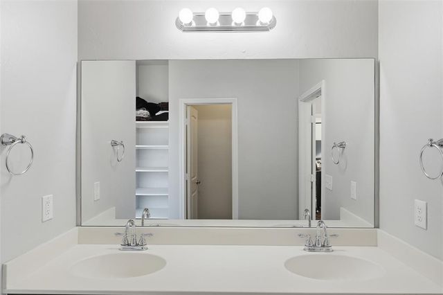 11008 SW 40th Street, Mustang, OK 73064