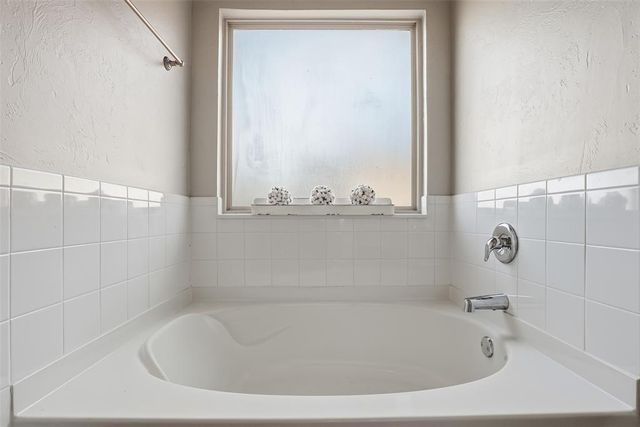 11008 SW 40th Street, Mustang, OK 73064