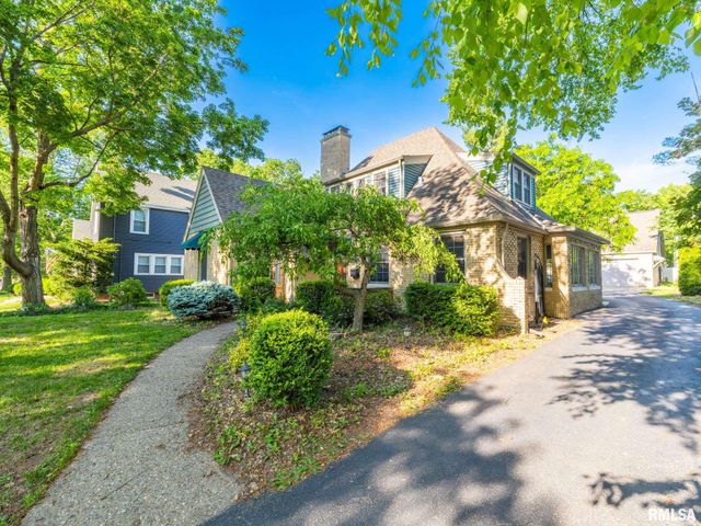 712 S 6TH Street, Pekin, IL 61554