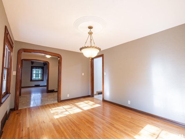 712 S 6TH Street, Pekin, IL 61554