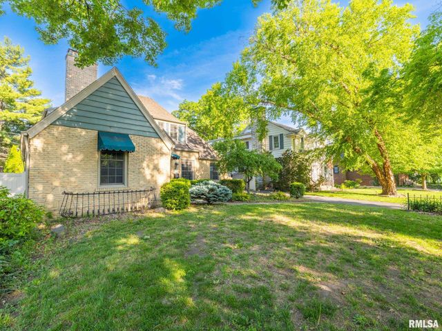 712 S 6TH Street, Pekin, IL 61554