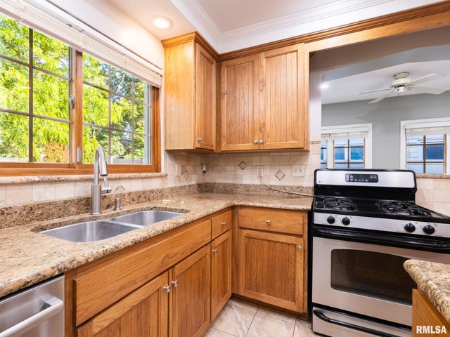 712 S 6TH Street, Pekin, IL 61554