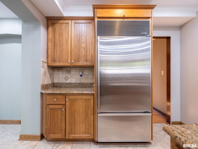 712 S 6TH Street, Pekin, IL 61554