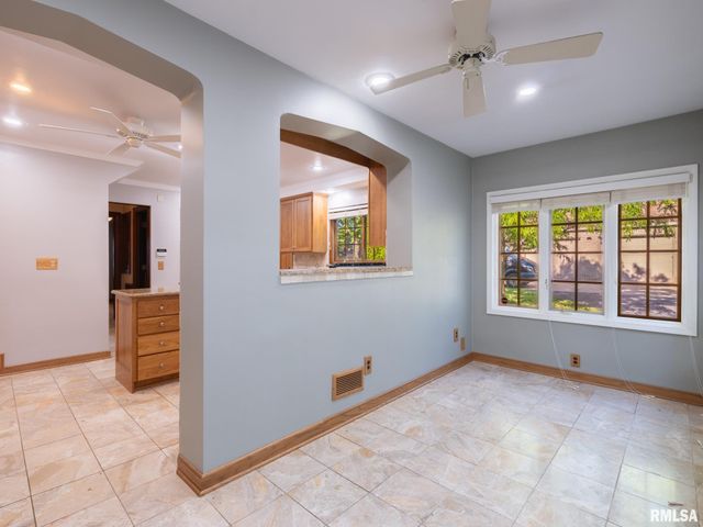 712 S 6TH Street, Pekin, IL 61554