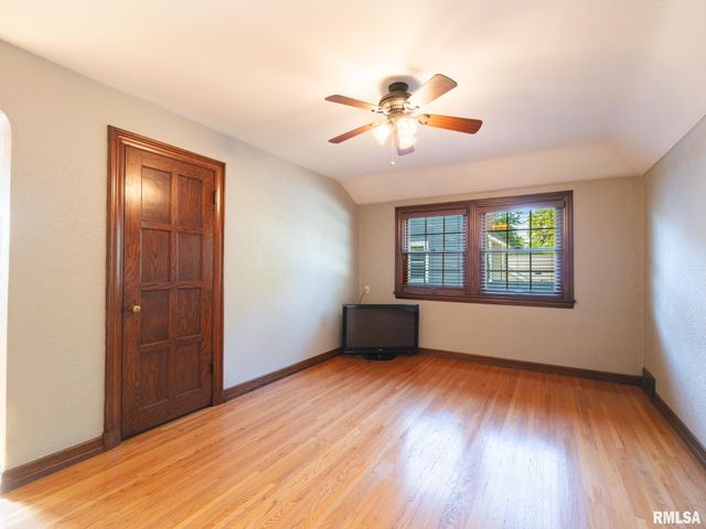 712 S 6TH Street, Pekin, IL 61554