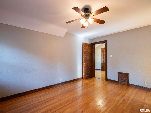 712 S 6TH Street, Pekin, IL 61554