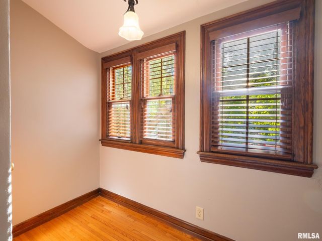 712 S 6TH Street, Pekin, IL 61554