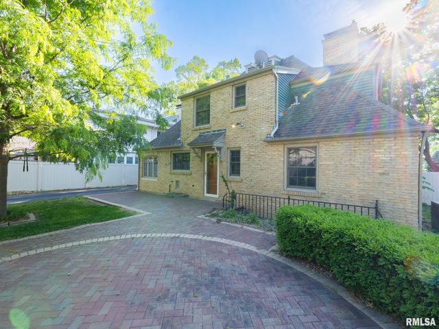 712 S 6TH Street, Pekin, IL 61554