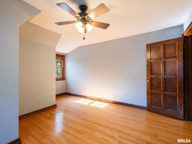 712 S 6TH Street, Pekin, IL 61554