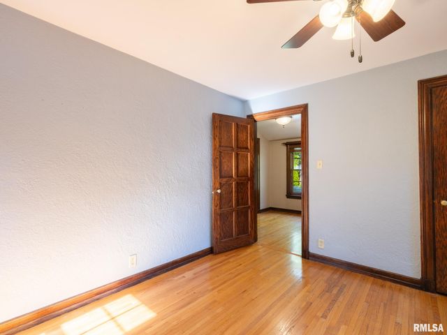 712 S 6TH Street, Pekin, IL 61554