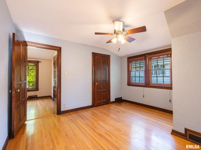 712 S 6TH Street, Pekin, IL 61554