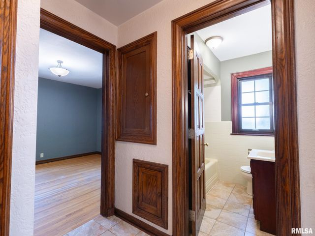 712 S 6TH Street, Pekin, IL 61554