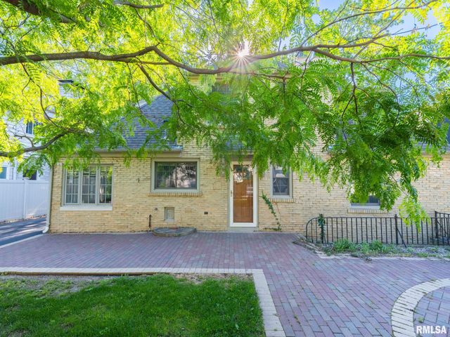 712 S 6TH Street, Pekin, IL 61554