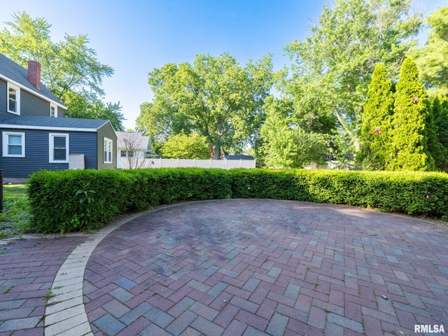 712 S 6TH Street, Pekin, IL 61554