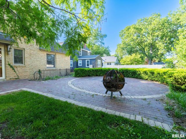 712 S 6TH Street, Pekin, IL 61554